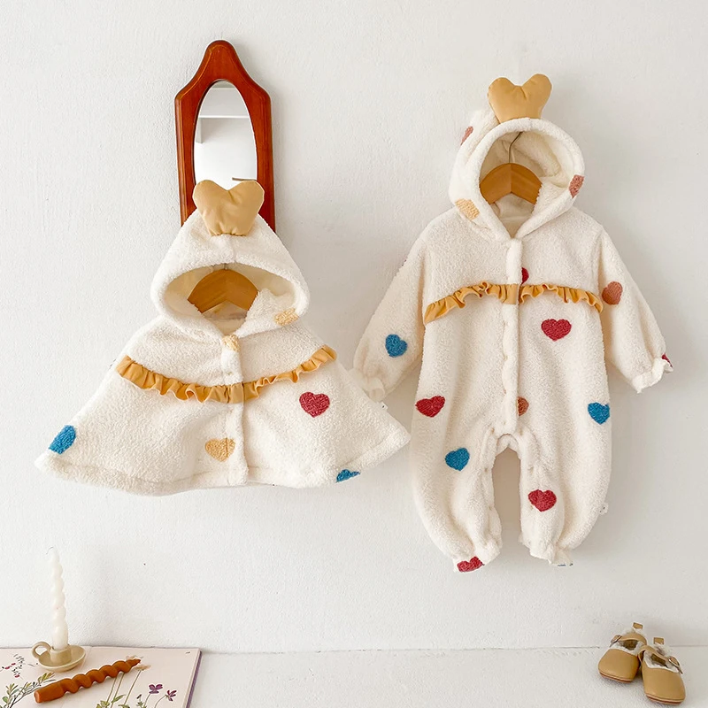 婴儿冬装新生儿衣服宝宝连体衣满月百天爱心斗篷冬季外出爬服132
