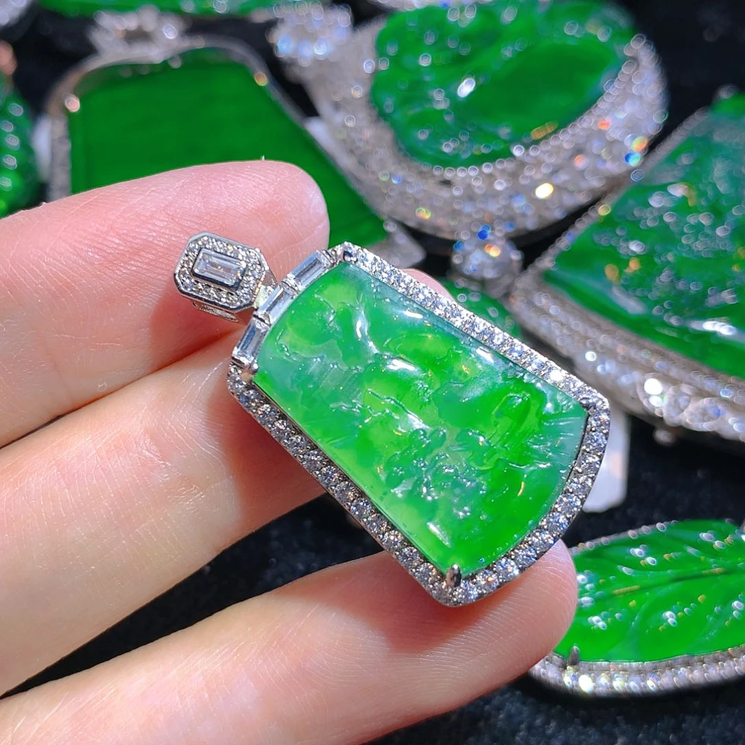 翡翠挂件未镶嵌翡翠