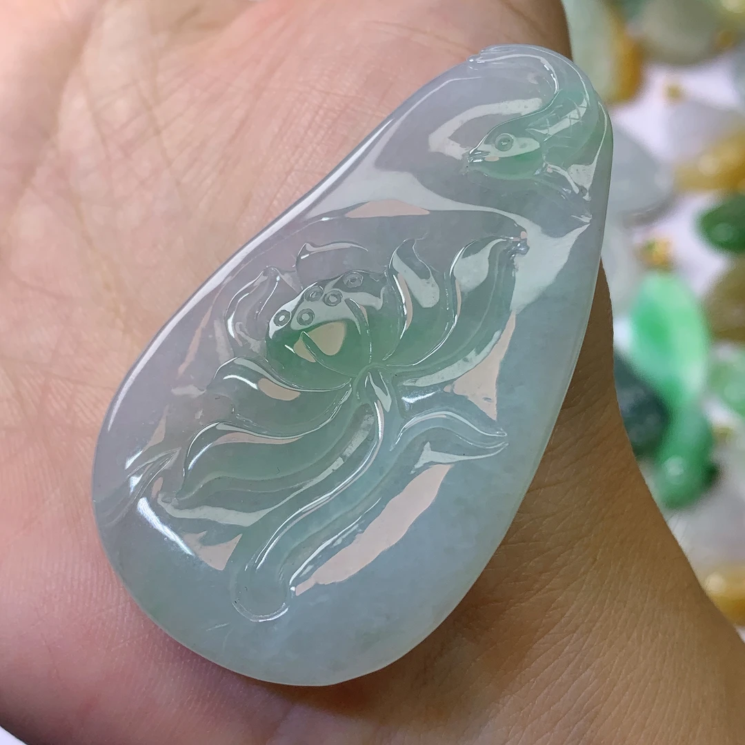 翡翠a货荷花鱼吊坠（53.7×32×5）