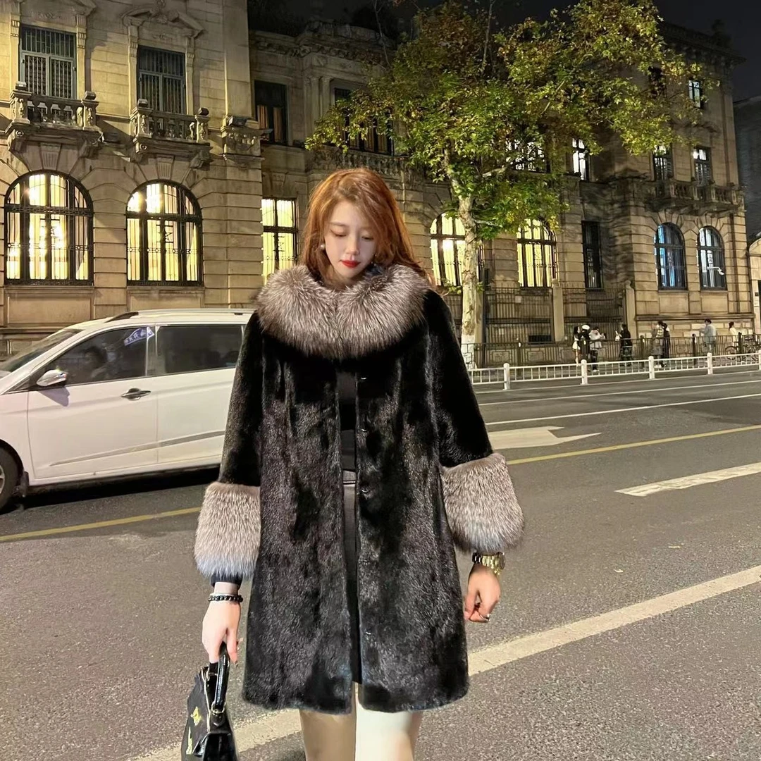 【月之影】进口天鹅绒紫金短二水貂皮草外套  黑色修身款狐狸毛领