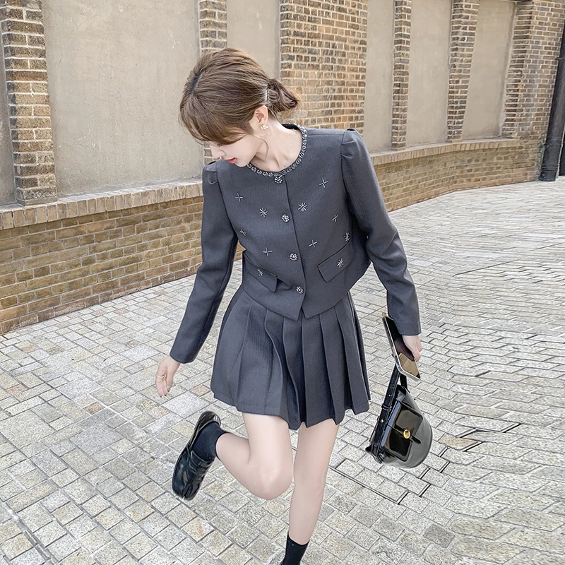 灰色韩系小个子刺绣小香风上衣套装裙女2025春季新款半身裙两件套