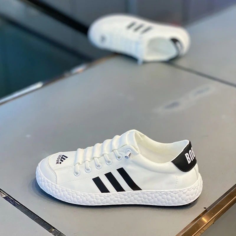 夏季新款低帮透气男士帆布鞋百搭运动圆头一脚蹬韩版纯色软底板鞋