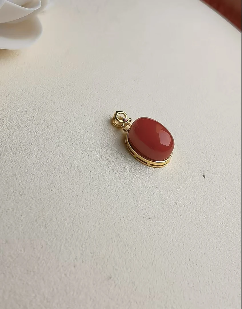 天然精致南红玛瑙颈饰吊坠