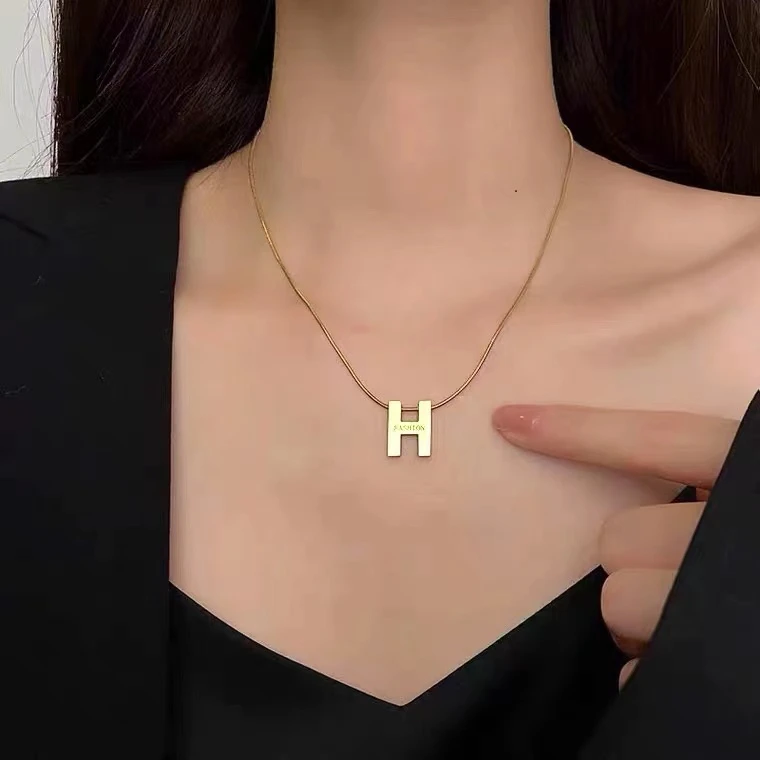钛钢项链 H字母项链 轻奢气质锁骨链