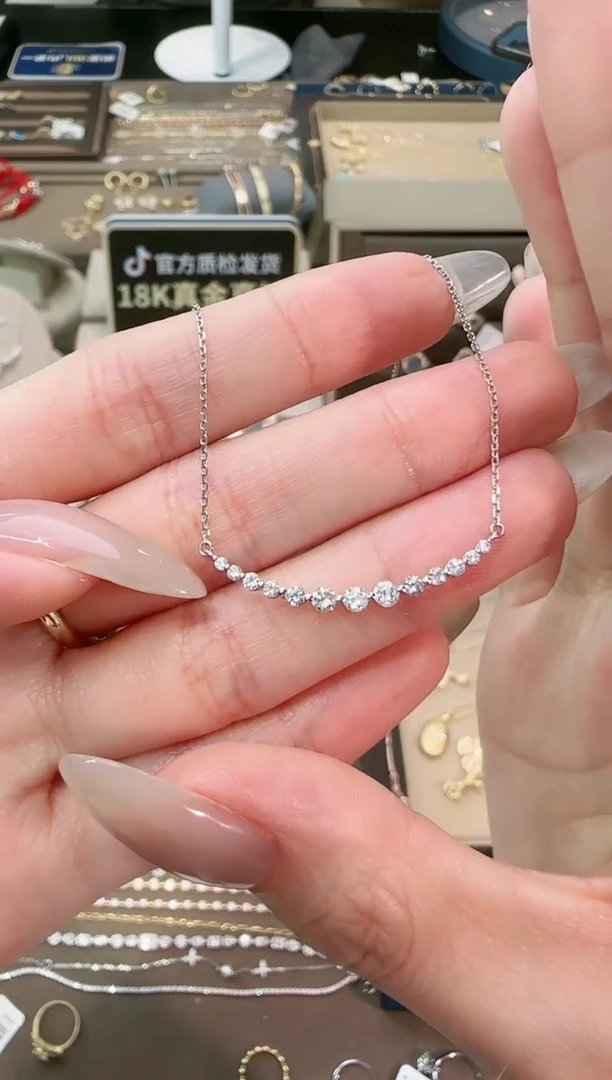 【闪购商品】钻石颈饰18K金镶嵌微笑泡泡项链 k白
