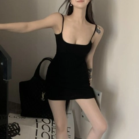 黑色性感吊带睡裙女士紧身时尚休闲包臀纯色高级感辣妹睡衣家居服