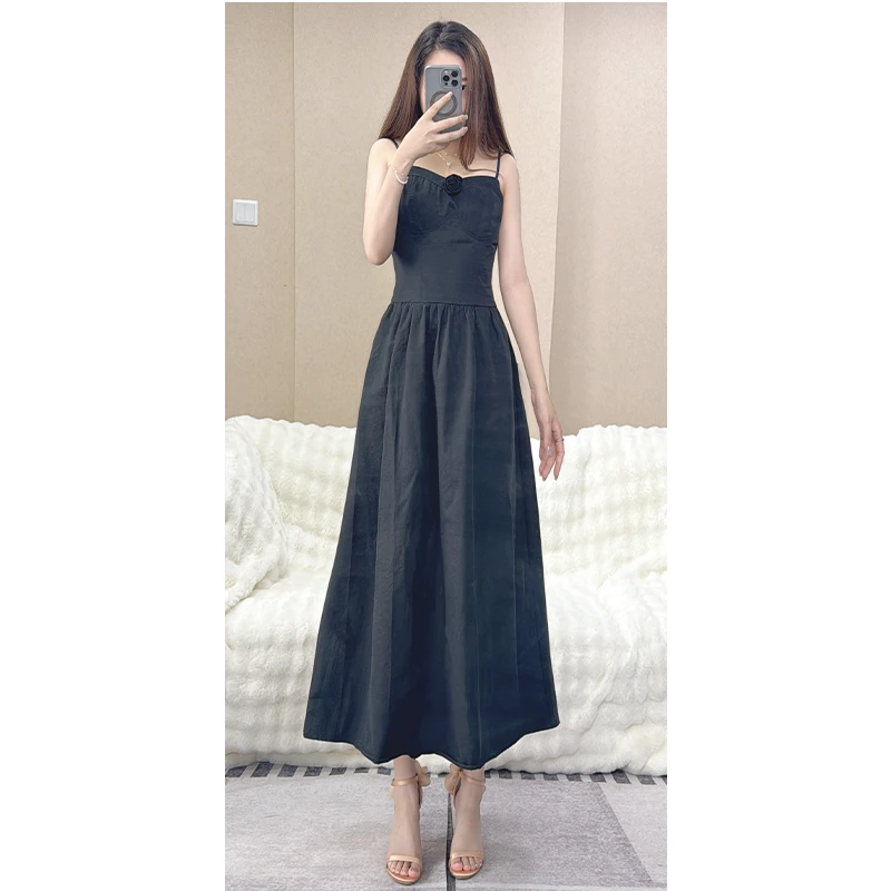 2025春夏新款V领吊带长裙女夏季气质连衣裙收腰显瘦高级感长裙