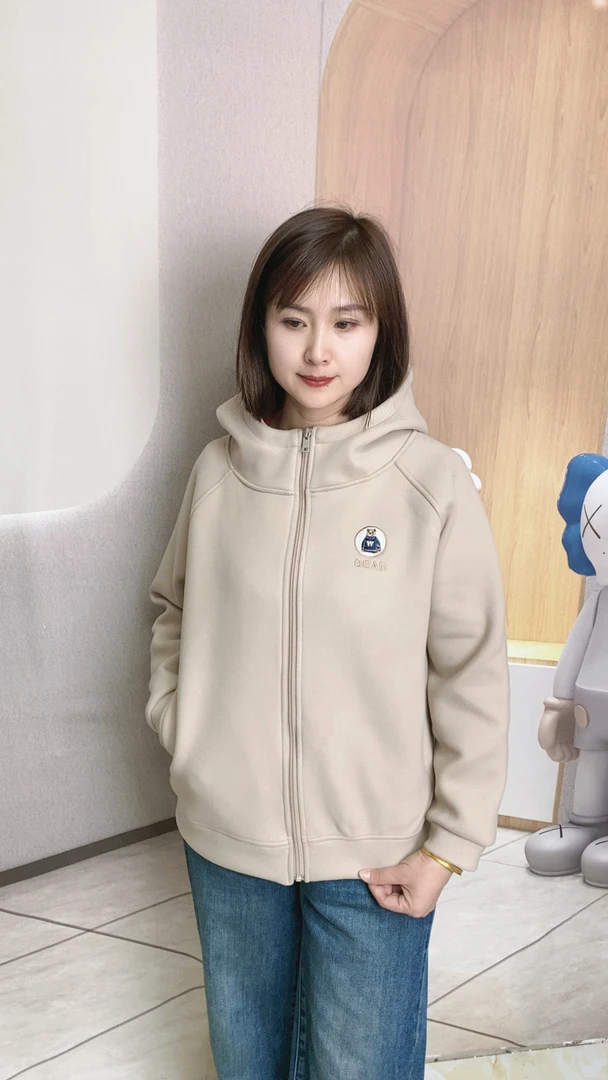 2023年冬季新款双层慕斯绒小熊防风时尚休闲百搭连帽加厚卫衣