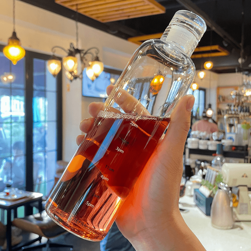 【新人专享0.01起】瘦长型塑料杯带时间刻度直饮小口耐热防爆耐高