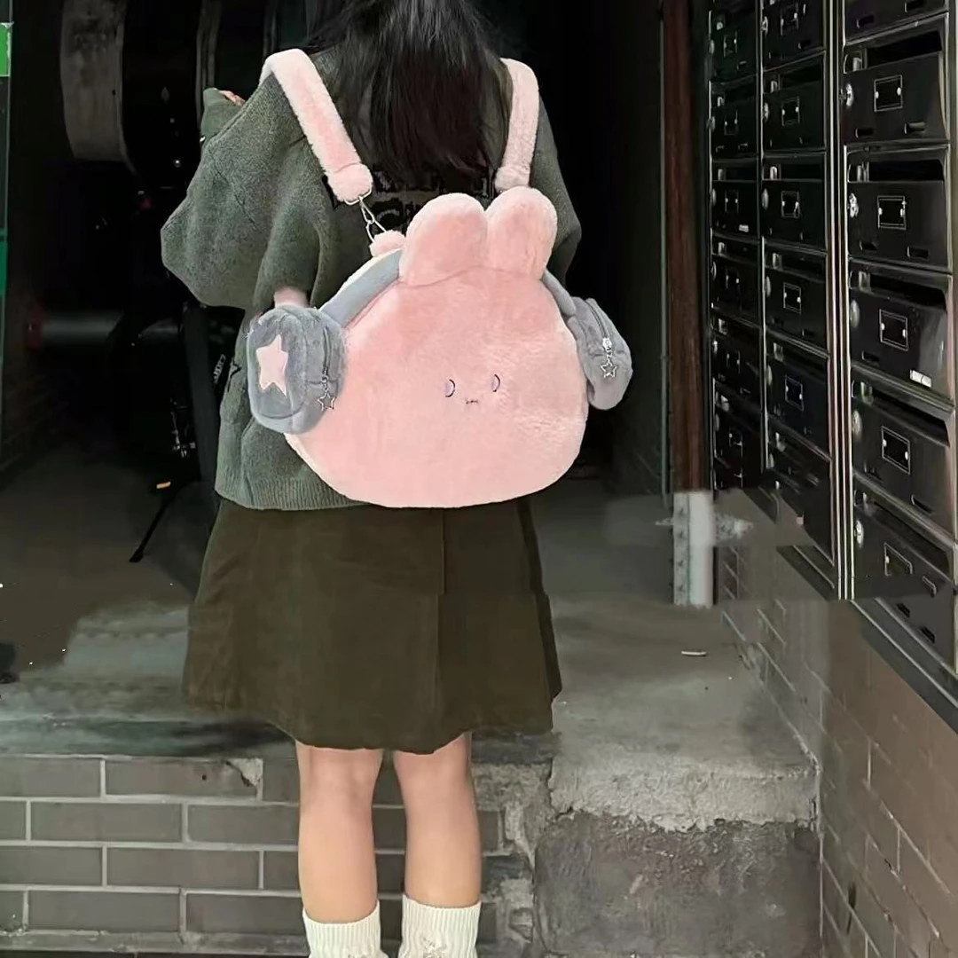 秋冬毛绒双肩包小众设计感耳机兔新款轻便可爱少女随身背包