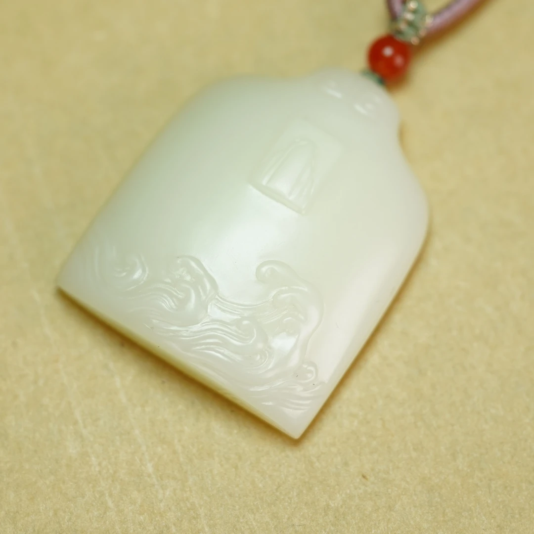 和田玉且末米达料《见山》 苏工精雕意境无事牌