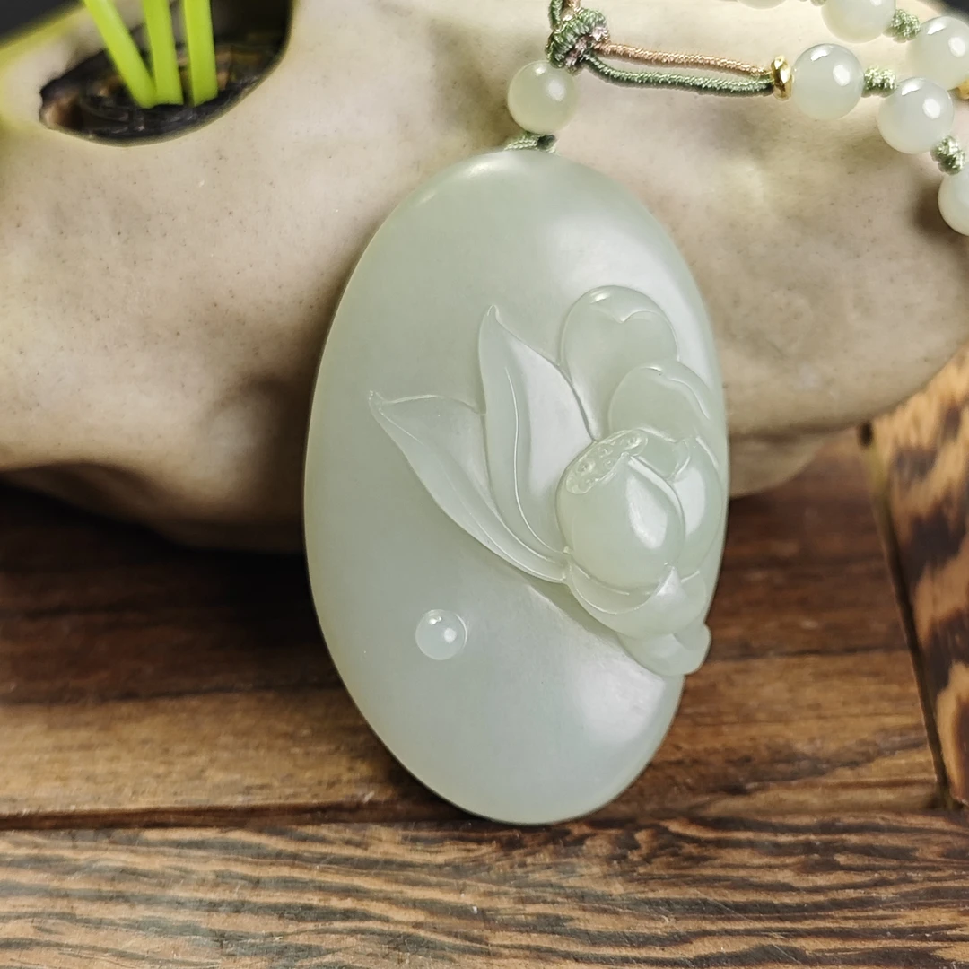 新疆和田玉翠色荷花花开富贵 苏工精雕时尚百搭吊坠正宗上等高货