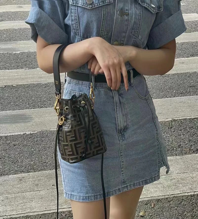 95新 FENDI/芬迪 梵·心选/芬迪压印小水桶/全原/95新