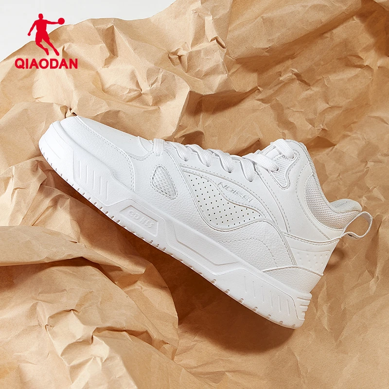 中国板鞋女2024秋季耐磨增高潮流百搭拼接休闲鞋子女鞋运动鞋