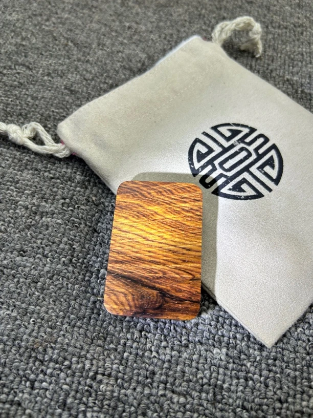 黄花梨平安牌 荧光底