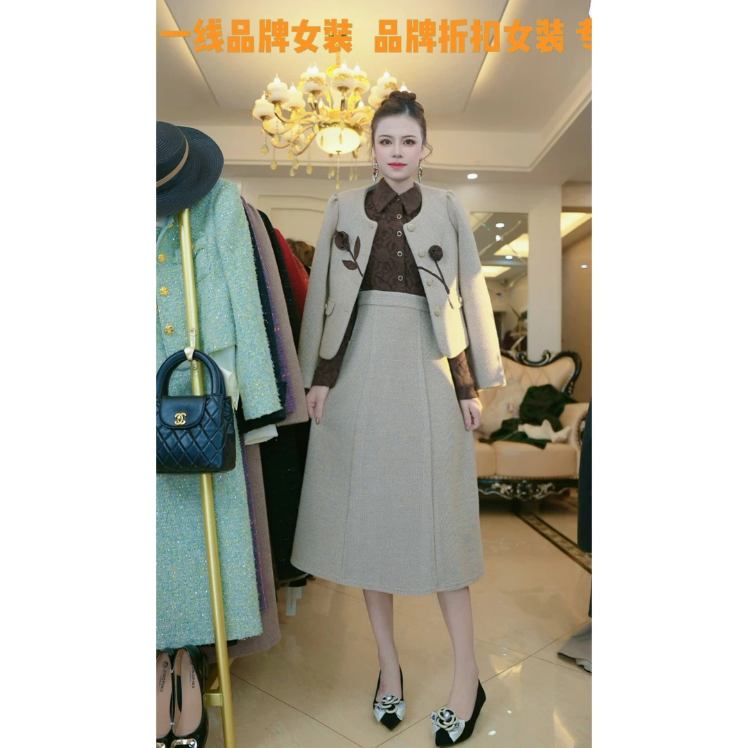 梦想服饰2024秋冬款显高档简约通勤时尚高端套装连衣裙6141