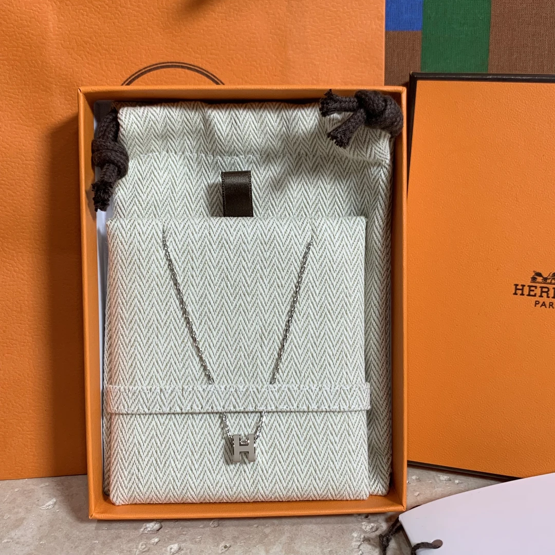 全新未使用 Hermes/爱马仕 壹臻/ 浅褐色H项链 mini 65409671