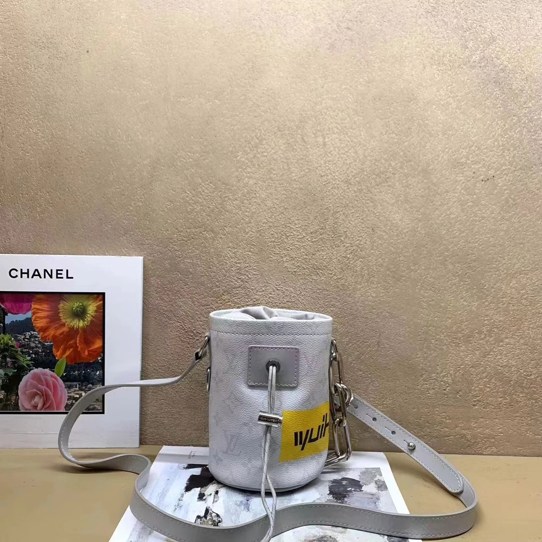 95新 LouisVuitton/路易威登 灰色chalk nano小水桶包  81397127