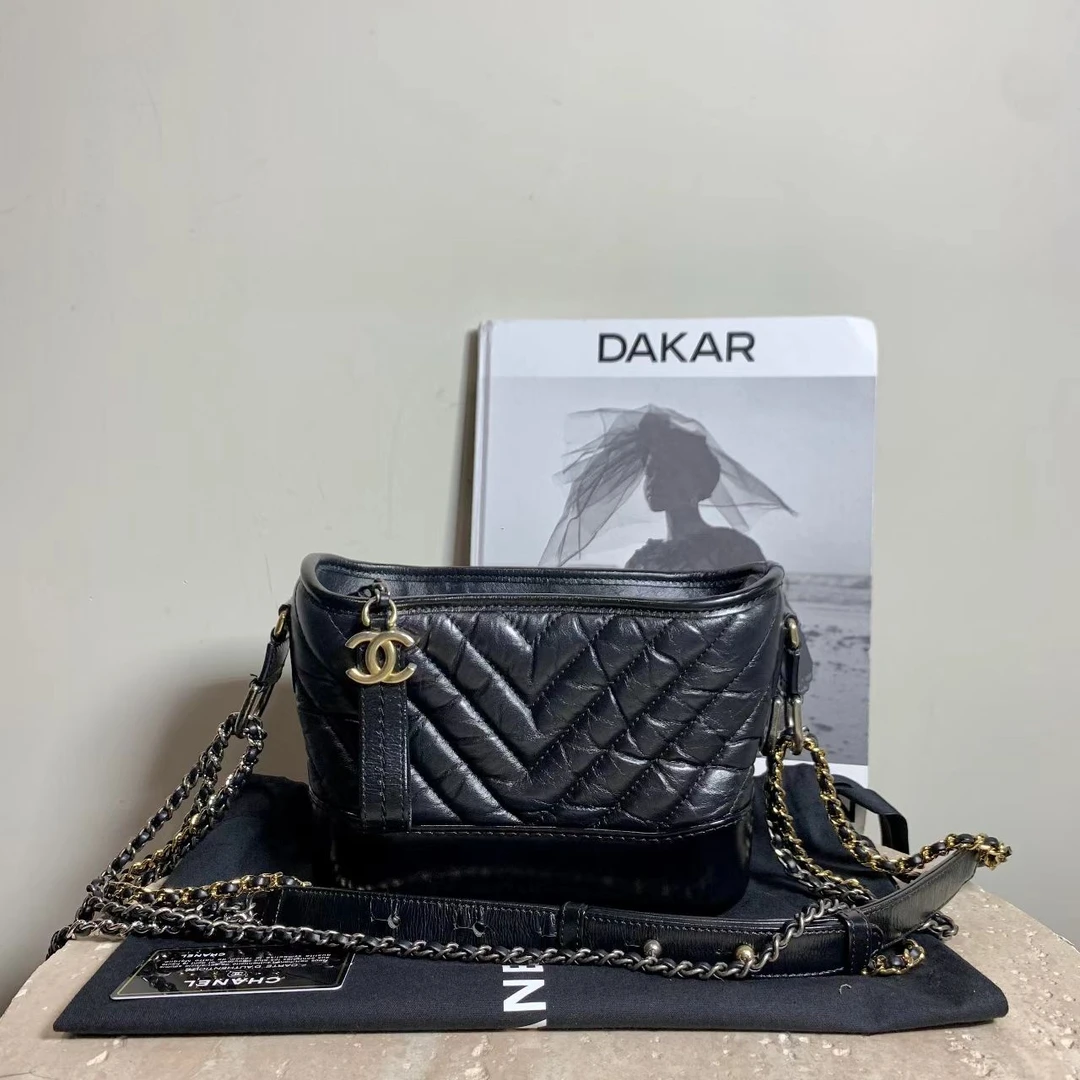 95新 Chanel/香奈儿 壹臻/黑金牛v纹小号流浪27开34395143
