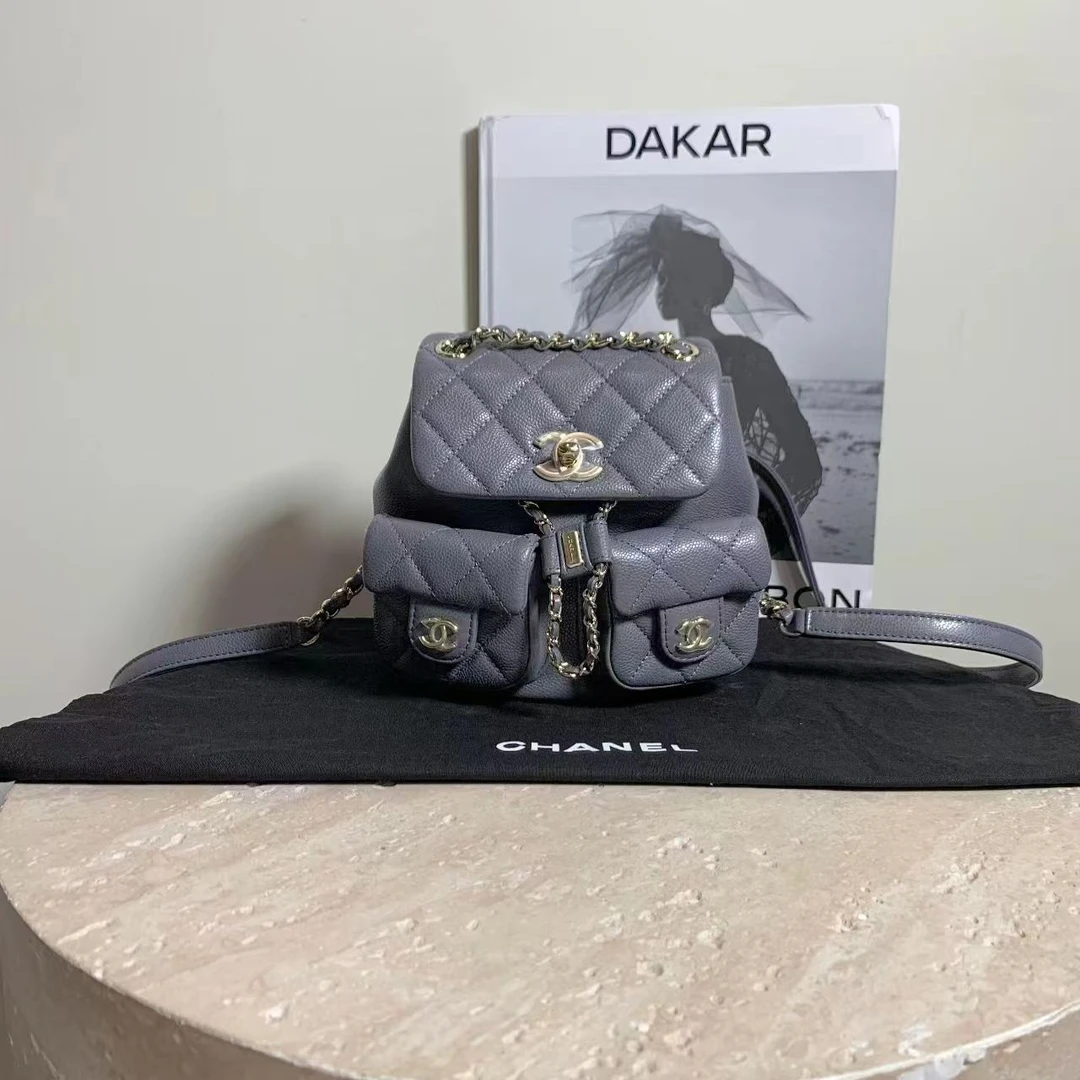 99新 Chanel/香奈儿 定金壹臻/24A深灰色青蛙duma双肩包13892400