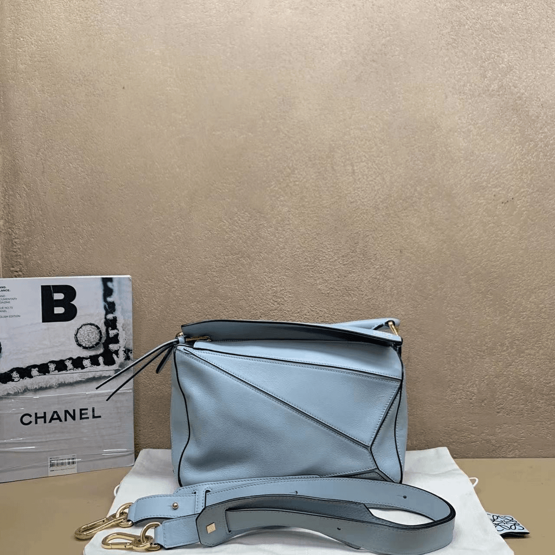 95新  壹臻中古/loewe 浅蓝色puzzle小号包包44270755