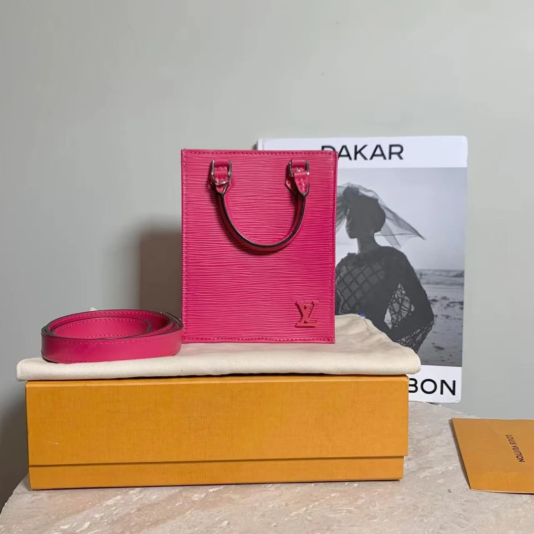 95新 LouisVuitton/路易威登 壹臻/玫红波纹mini琴谱包 43674694
