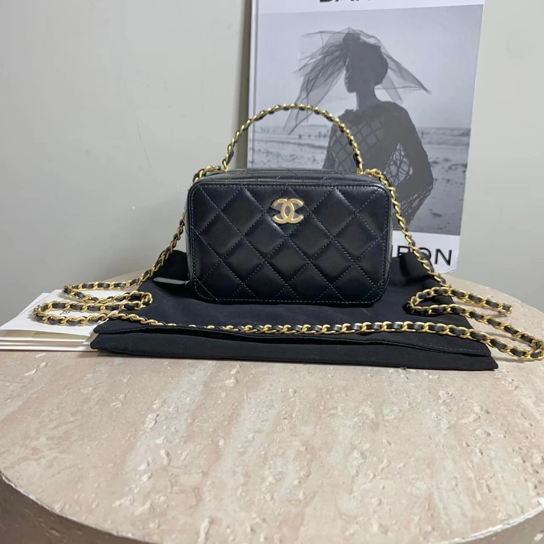 99新 Chanel/香奈儿 壹臻/99新23P黑金牛字母手柄相机包 52807379