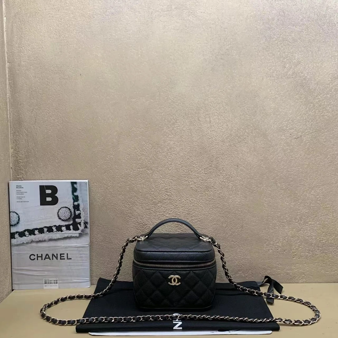 95新  壹臻中古/Chanel23C黑金牛手柄化妆包 dx1482