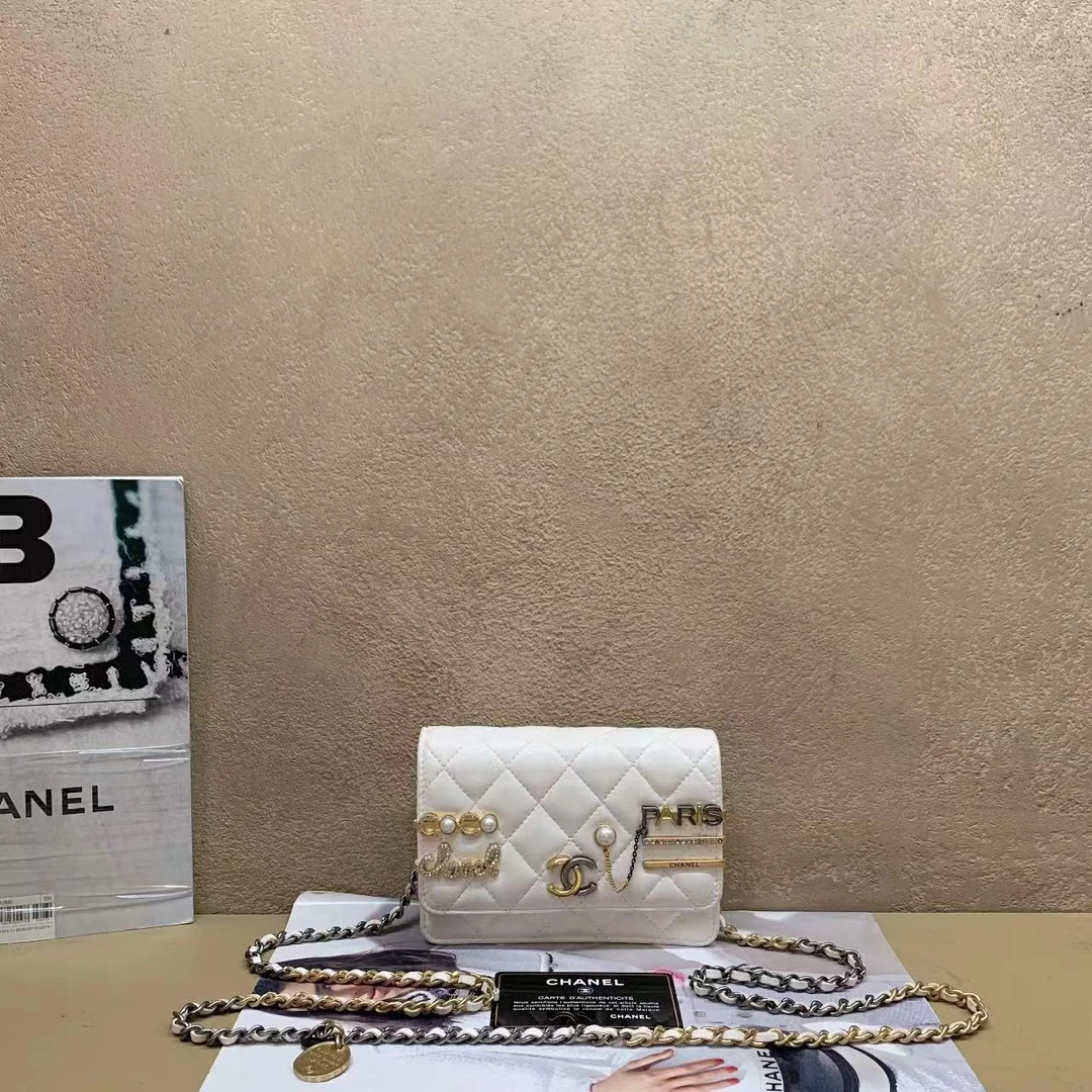 95新  壹臻中古/Chanel 22C白金羊珍珠发夹徽章woc 31开  dx1467