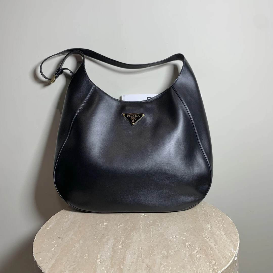 99新 Prada/普拉达  壹臻/黑金超大号 Cleo单肩包/52183884