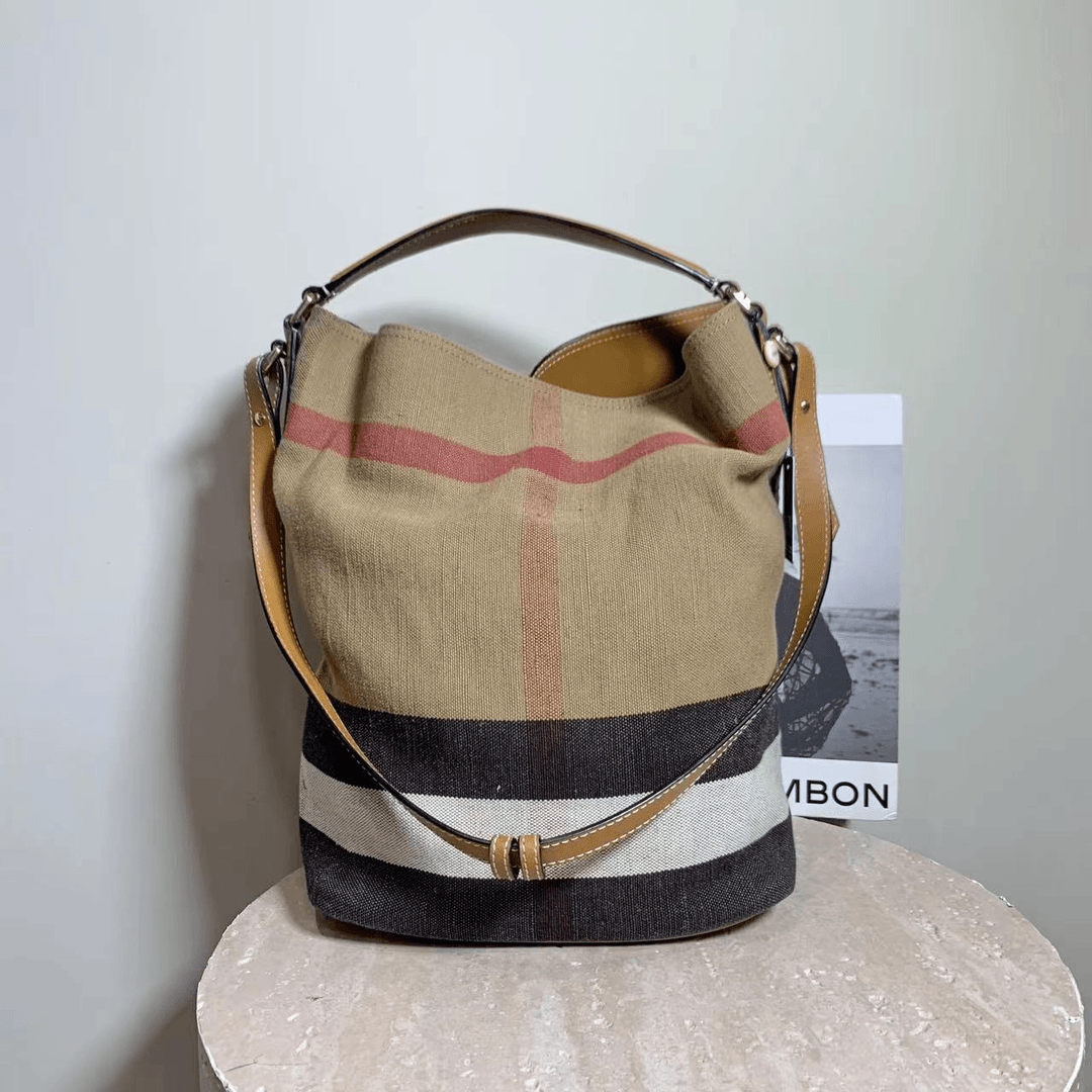 95新 BURBERRY/博柏利 壹臻中古/ 帆布拼皮水桶包 32068238