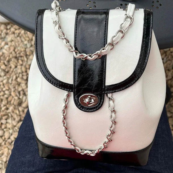 2025新款韩版轻奢春夏款迷你链条双肩包休闲百搭大学生油蜡皮