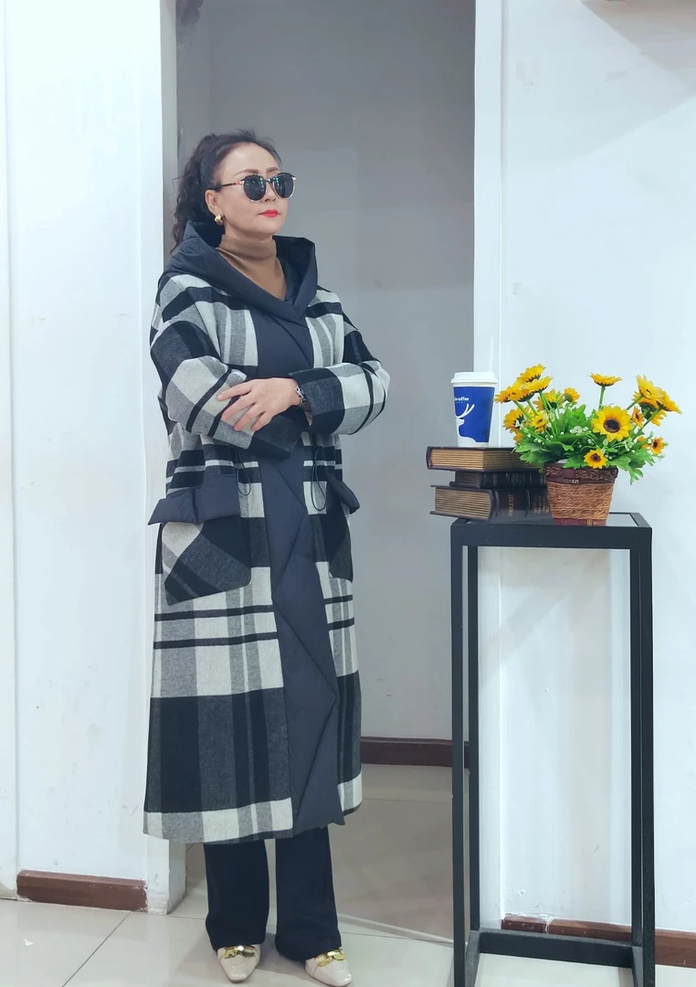 时尚女士黑白格子毛呢中长款秋冬拼接连帽鹅绒格纹外套1397