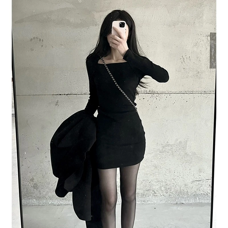 黑色后妈包臀裙秋季大衣紧身长袖连衣裙女针织裙子穿搭度假连衣裙