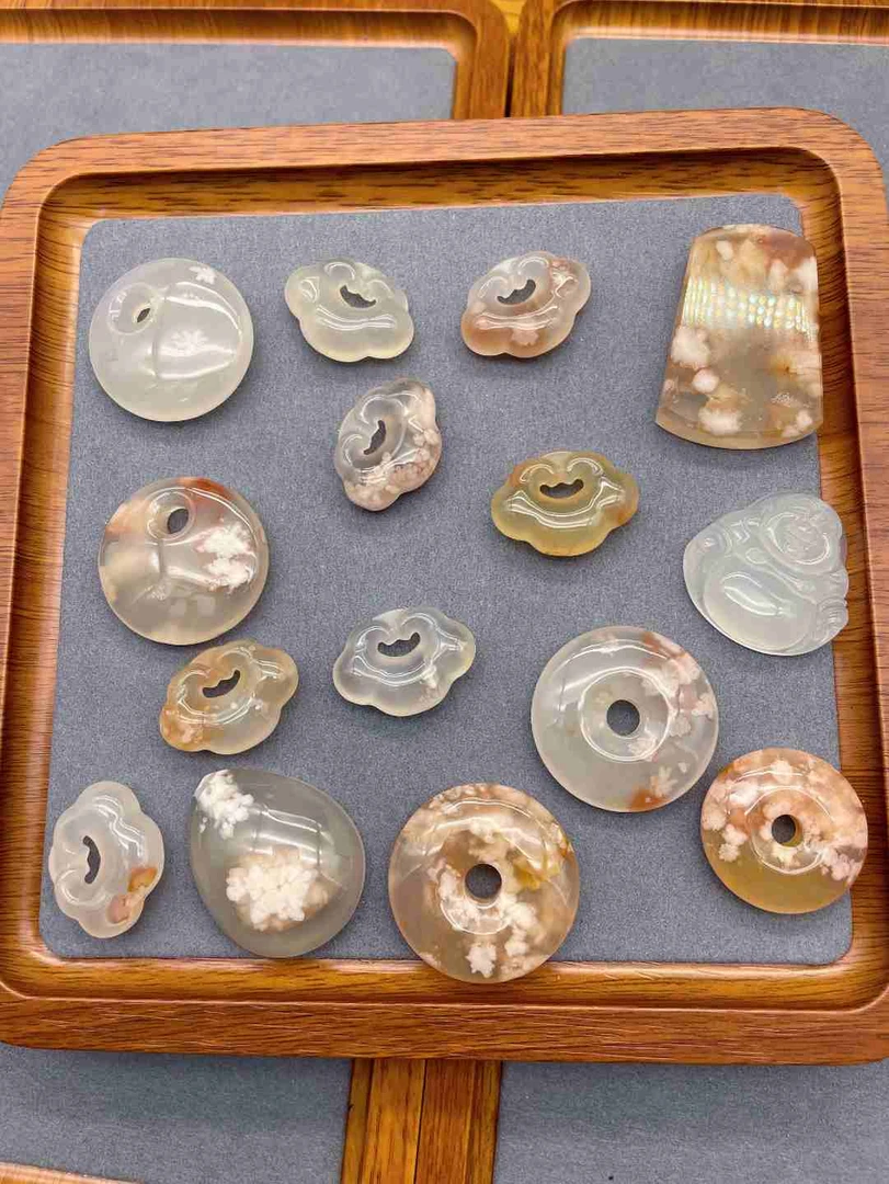 【椛柒甄选】玛瑙水晶雕刻件吊坠（多样性发一）【下单看详情】