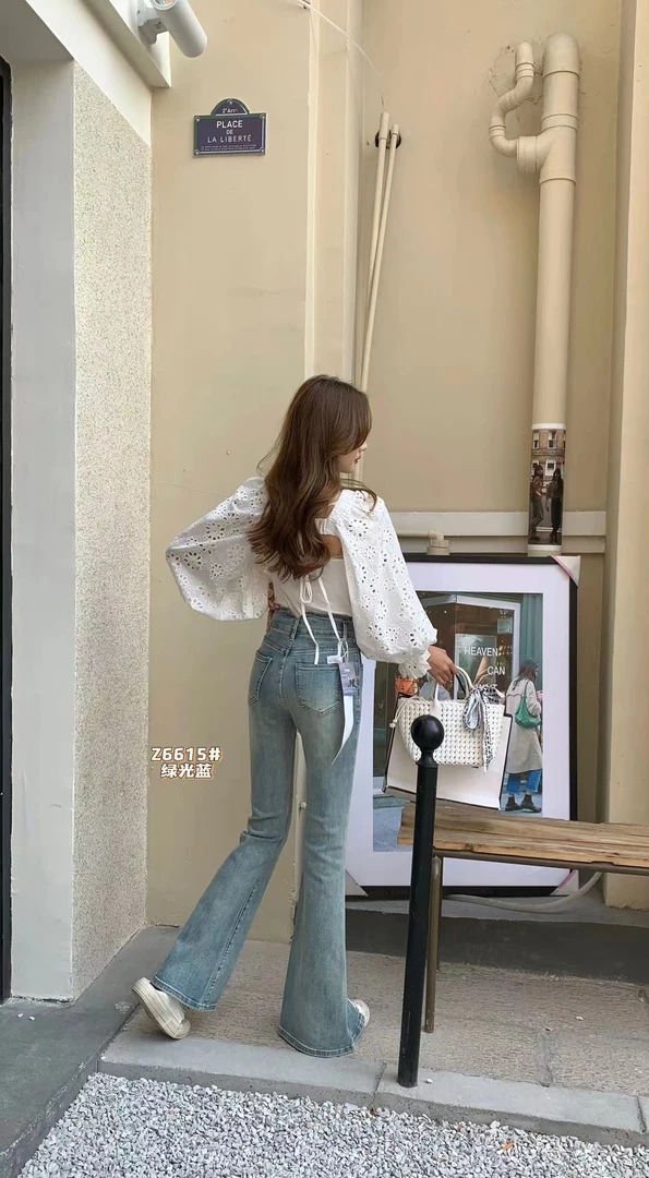 2024年春季新款时尚显瘦喇叭牛仔裤