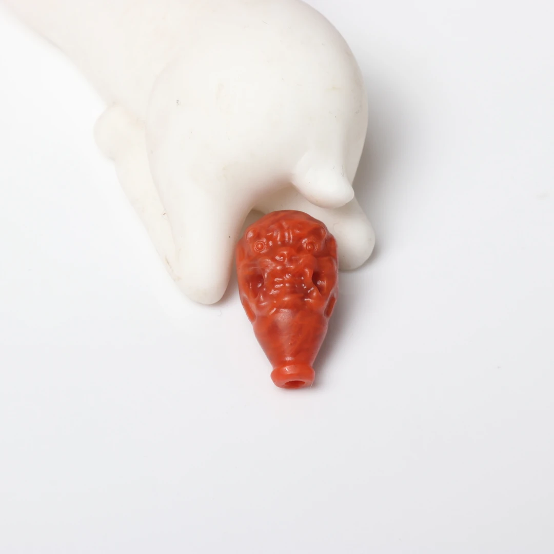高品精美南红玛瑙11-12mm精工雕刻兽面三通配饰一颗P994