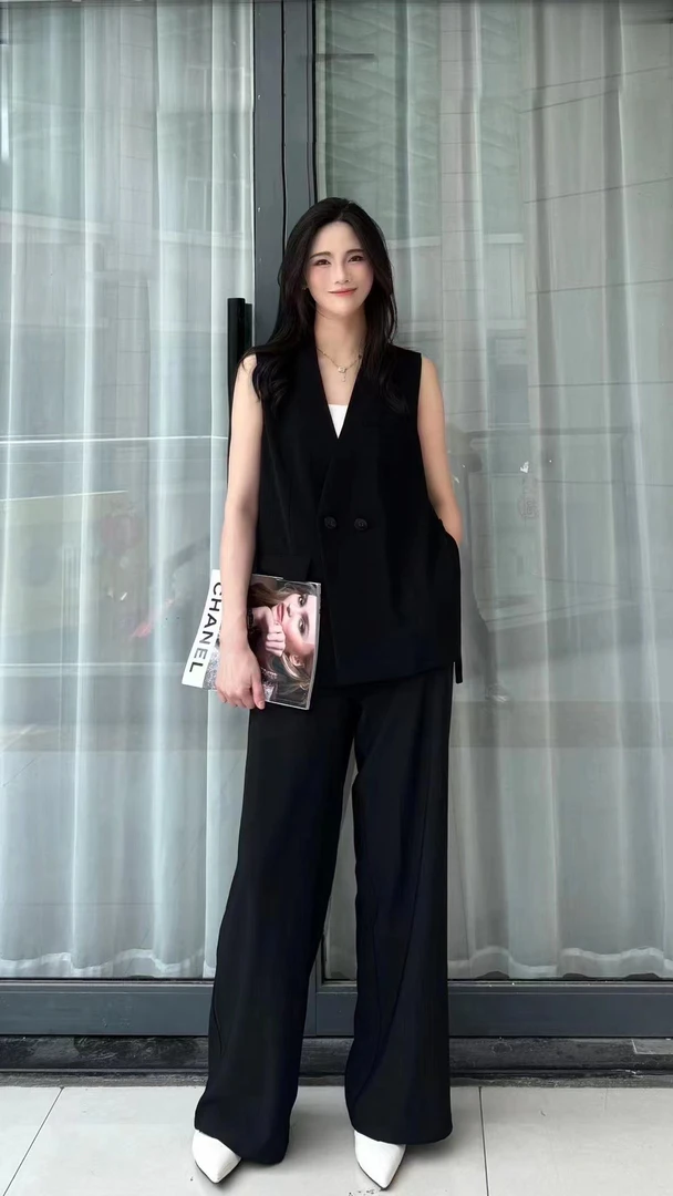 易缔媤马夹D40075无袖休闲设计感潮流个性夏季黑色气质