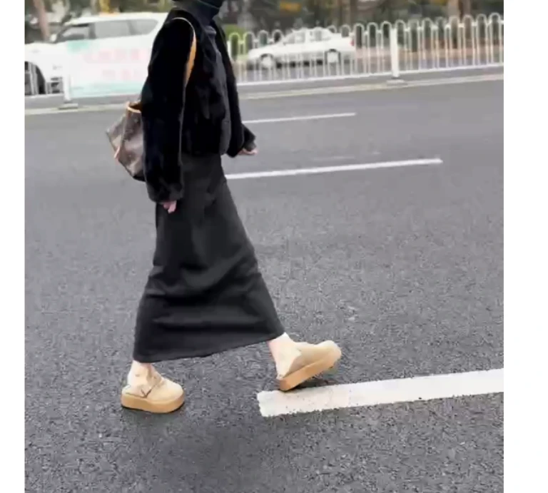 2024冬季新款时尚女装网红高级感休闲爆款外套裙子曦晨