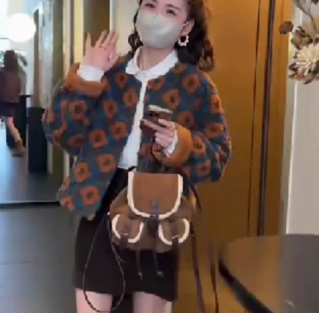 2024冬季新款时尚女装网红气质韩版爆款时尚外套GG