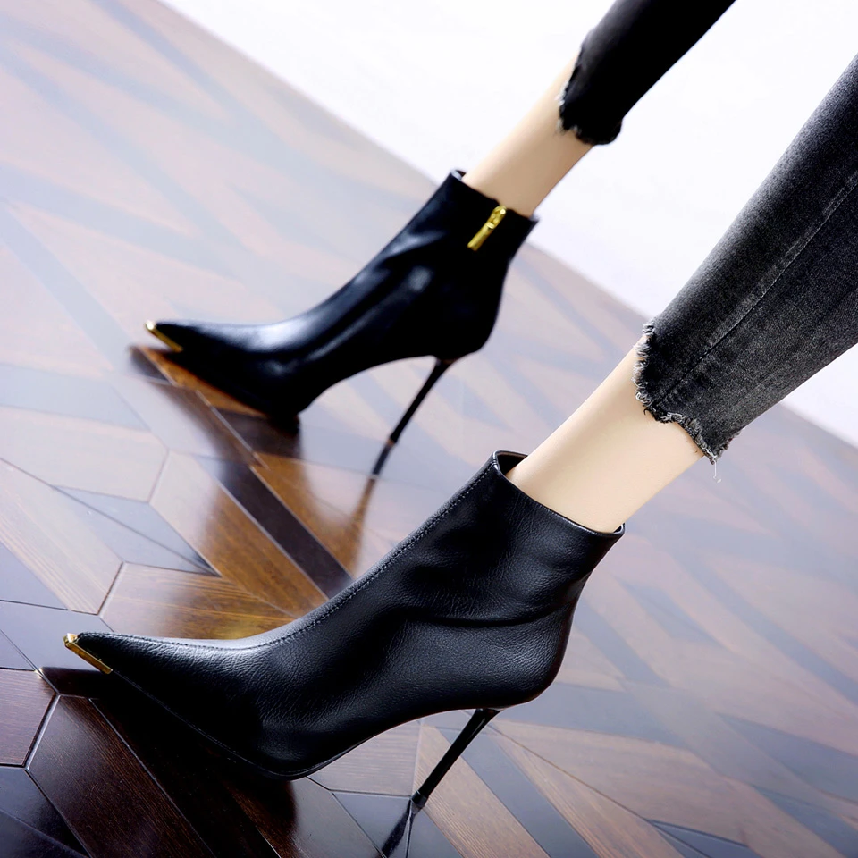 8CM[已开价]尖头细跟短靴女秋季约会温柔白色高跟马丁靴975-10D