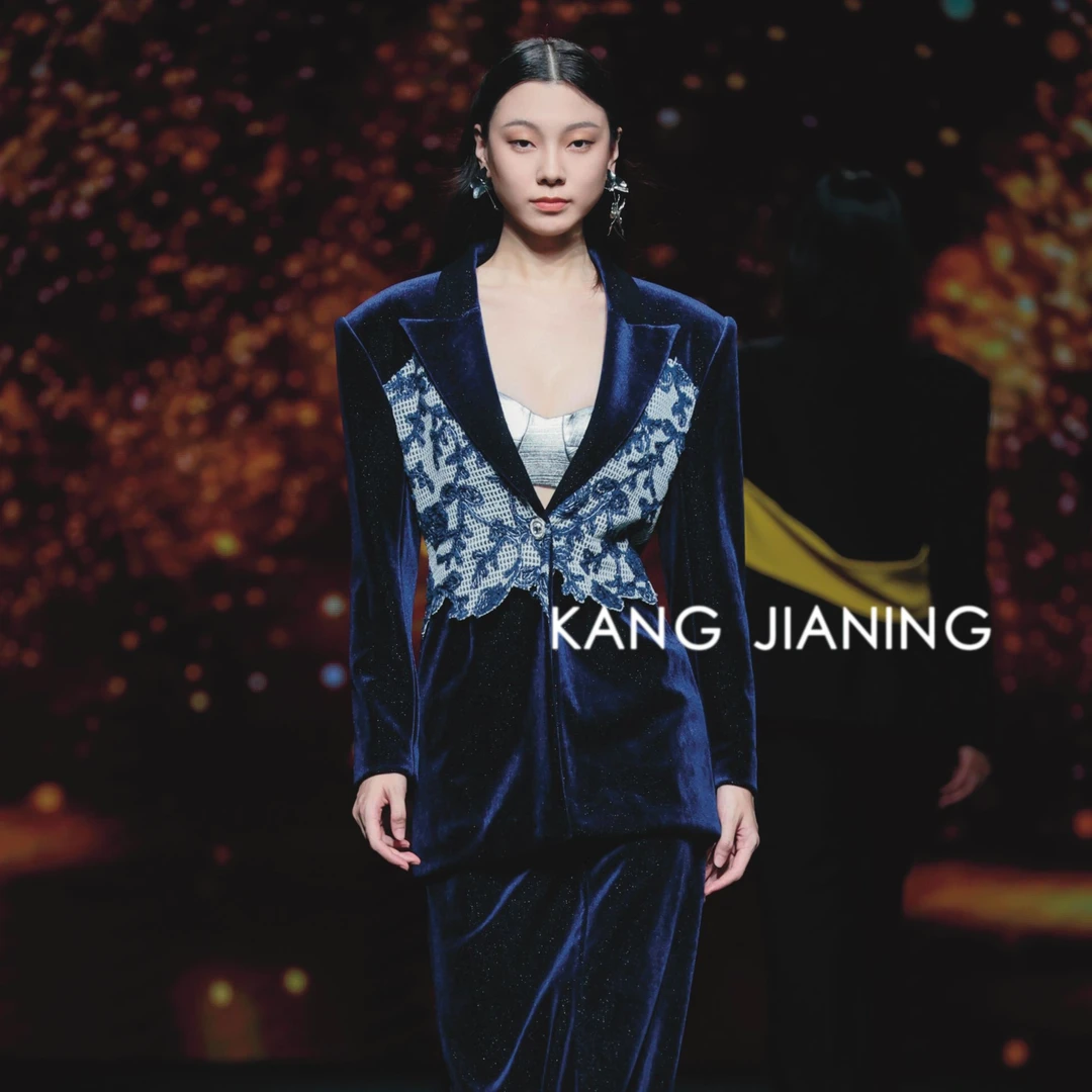 【耀世专享】2024秋季秀场款丝绒西装KQ24S248