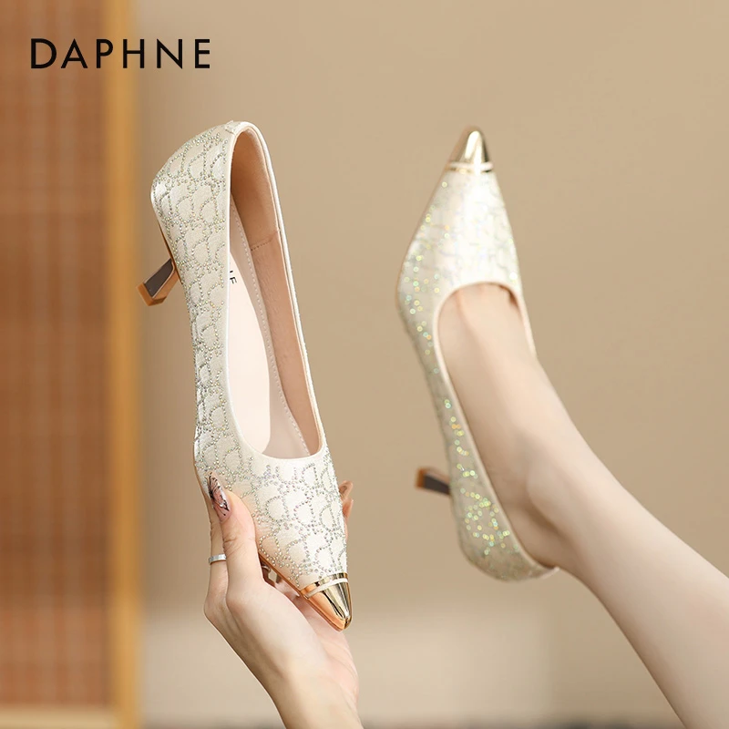 达芙妮2024春秋新款气质女鞋细跟浅口高跟鞋宴会满钻4224101043