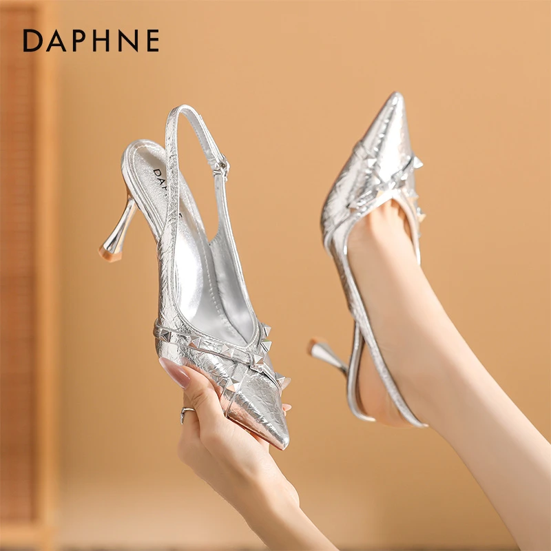 达芙妮铆钉高跟鞋2025年欧美风性感气质包头凉鞋时尚法式尖头女鞋