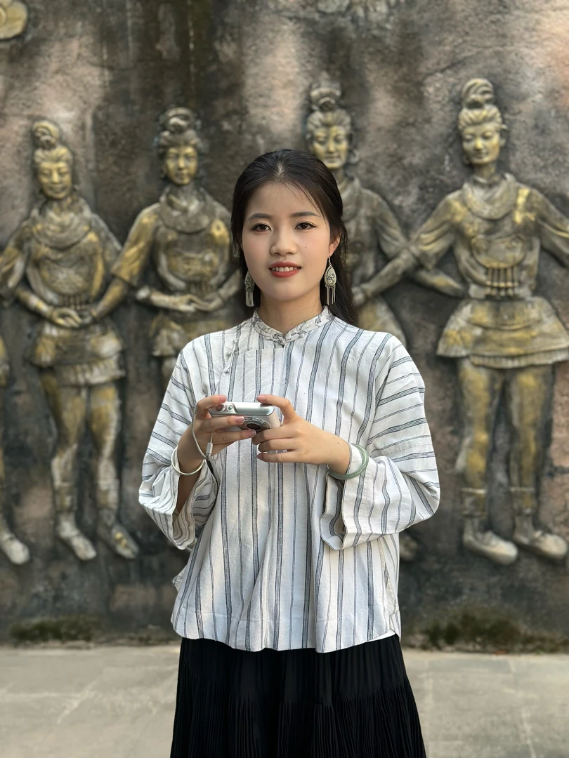 拍照链接3，改良版少数民族服饰