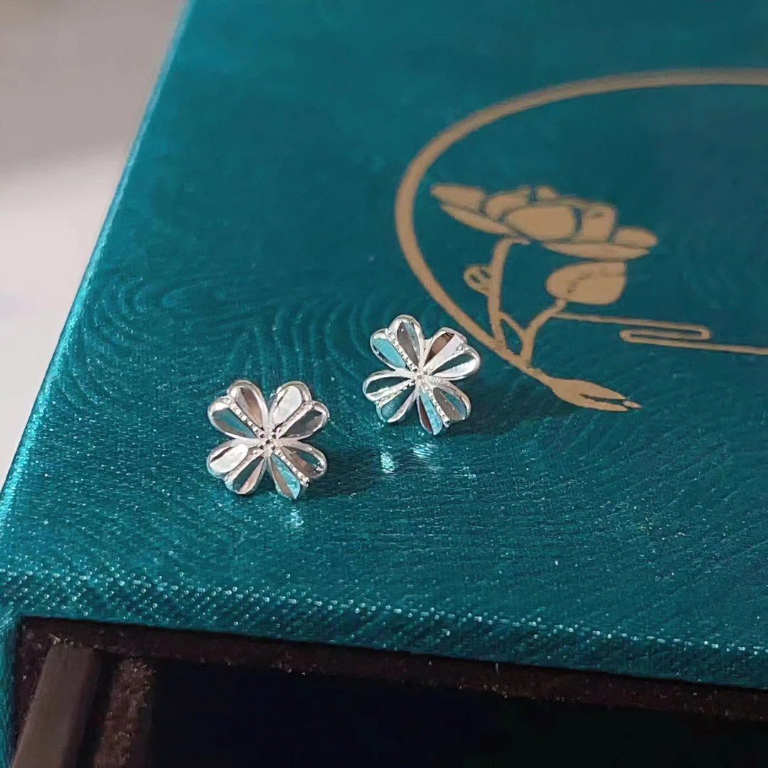 足银耳饰 LZ-7016  足银小花耳钉（惊喜 手牌+四叶草戒指）