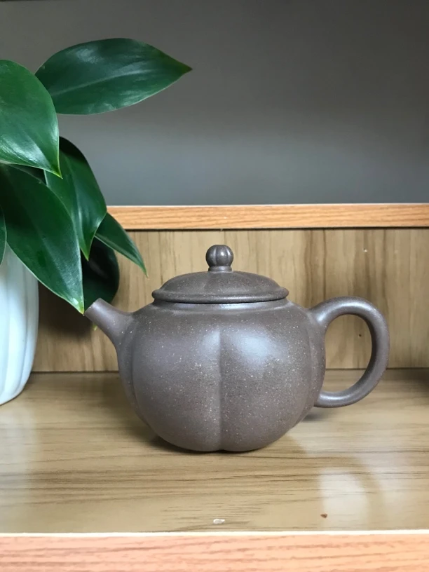 宜兴原矿紫砂青灰段韵瓜壶