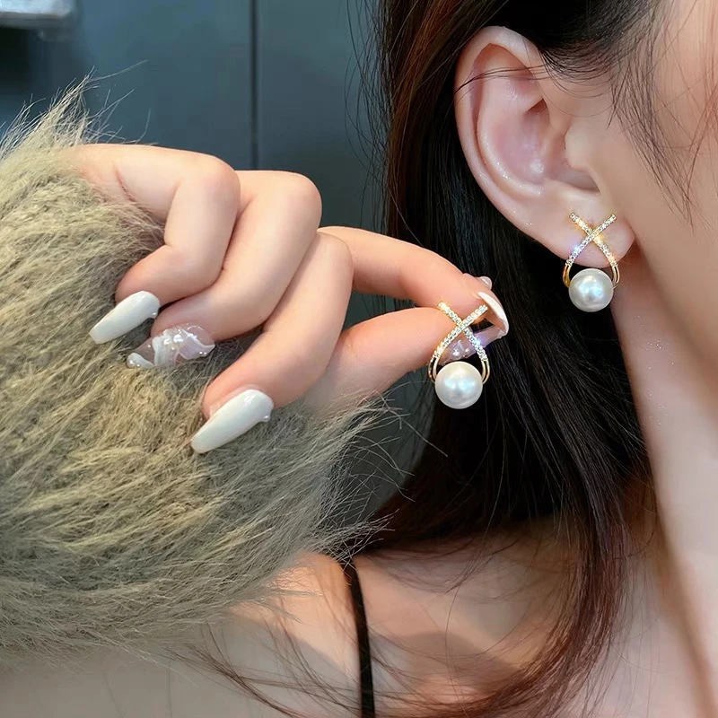 锌合金仿珍珠耳饰 时尚满钻交叉珠珠耳钉女轻奢高级气质百搭耳饰