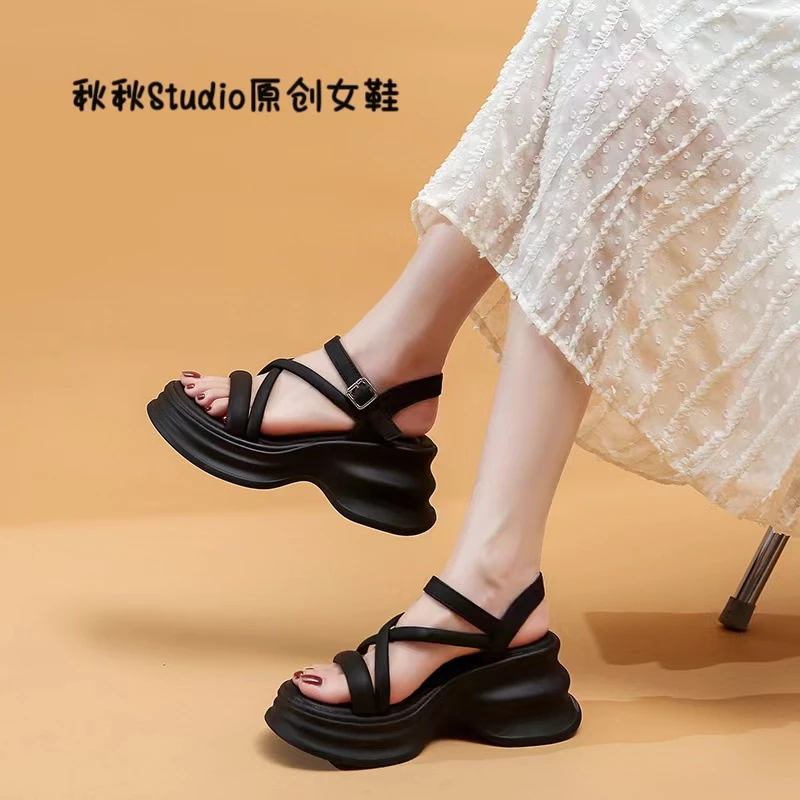 【秋秋】8cm跟小个子定制增高网红厚底鞋夏季绑带露趾细带女士凉鞋