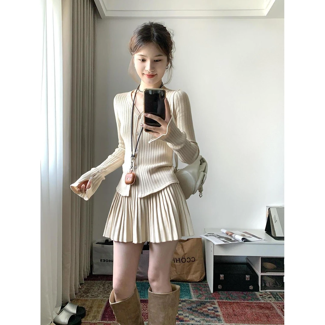 卡其色毛衣针织衫女春季新款修身显瘦百褶上衣半身裙两件套2518